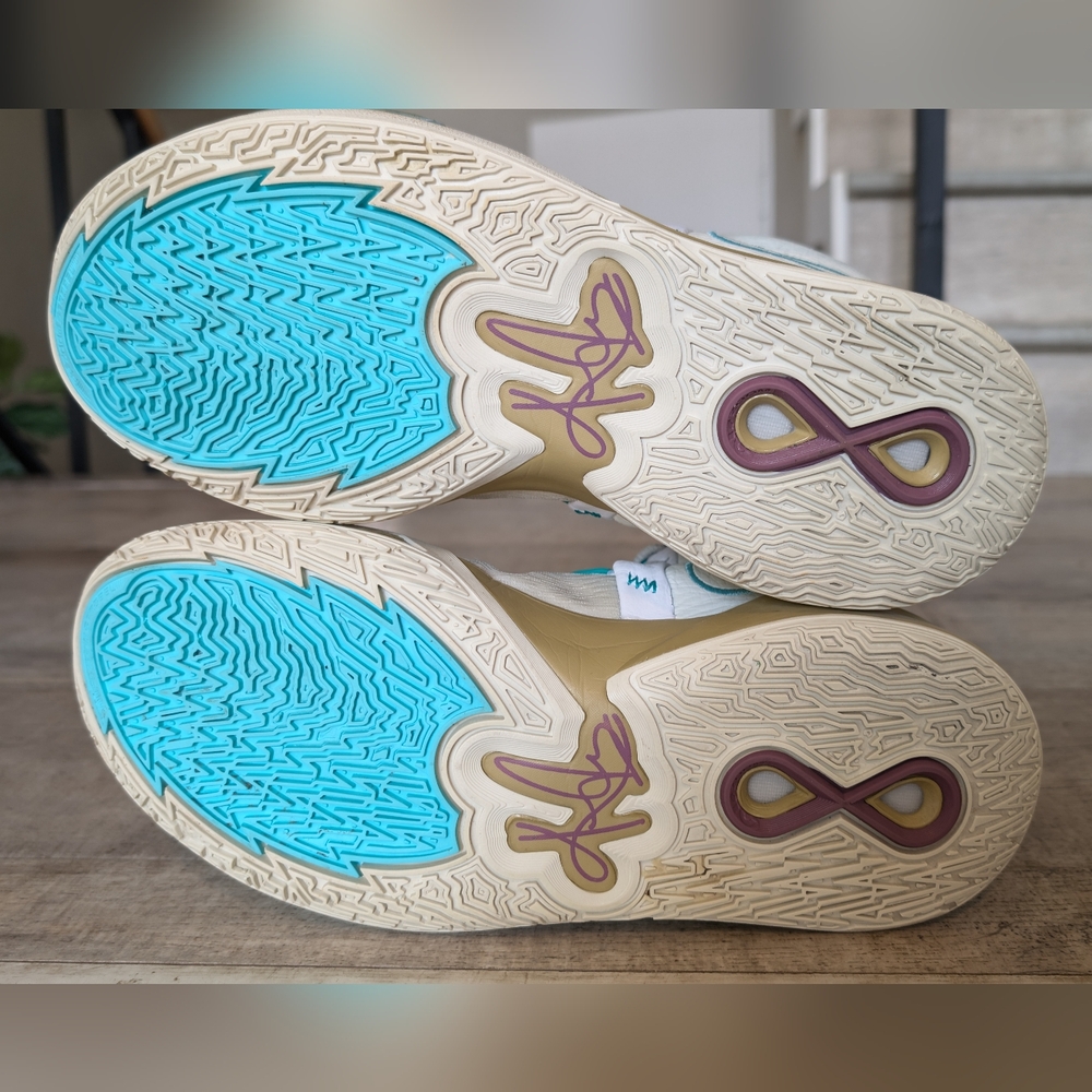 Nike Kyrie Infinity Basketball Shoes - Picture 5 of 6